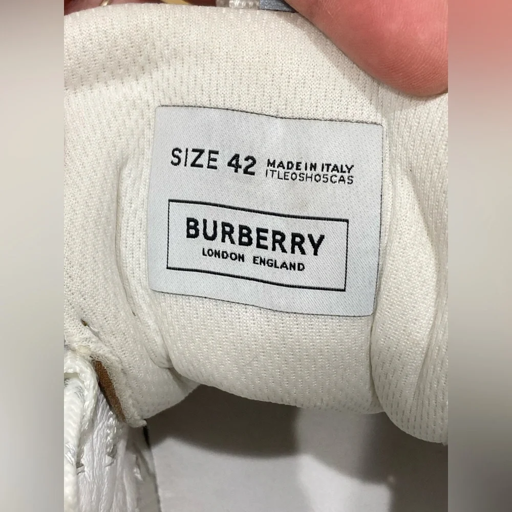 ❌SOLD❌Burberry Tennis Shoes - Picture 6 of 9